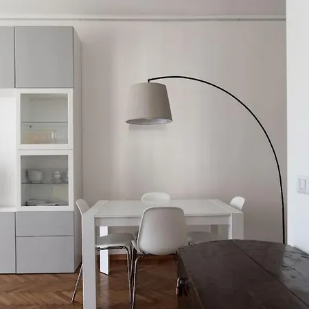 Youhosty - De Cristoforis12 Bis Apartment