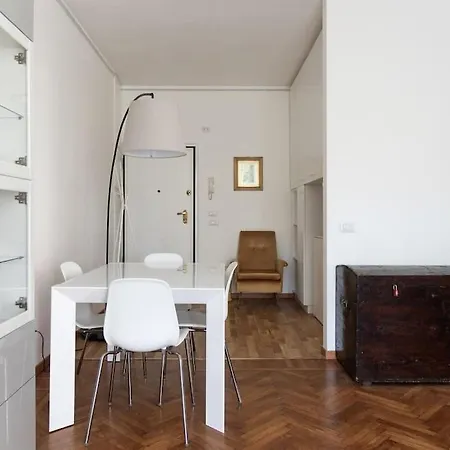 Youhosty - De Cristoforis12 Bis * Milan
