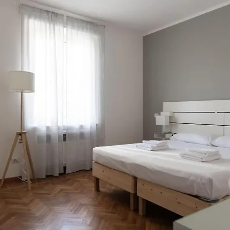 Youhosty - De Cristoforis12 Bis Apartment