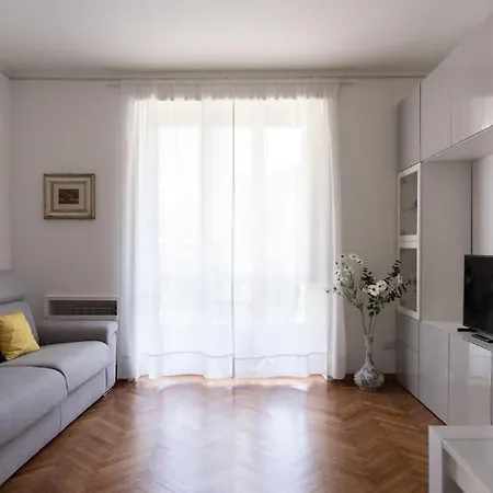 Youhosty - De Cristoforis12 Bis Apartment *